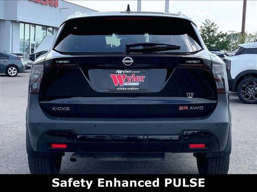 Super Black 2025 Nissan Kicks SR