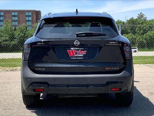 Super Black 2025 Nissan Kicks SR