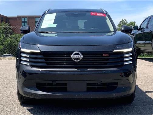 Super Black 2025 Nissan Kicks SR