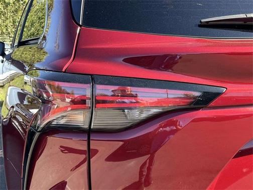 2023 Toyota Sienna XSE 7 Passenger