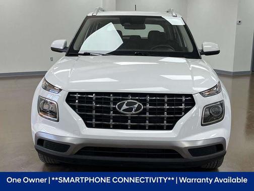 Lunar White 2025 Hyundai VENUE SEL