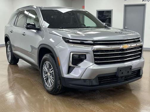 Sterling Gray Metallic 2024 Chevrolet Traverse LT