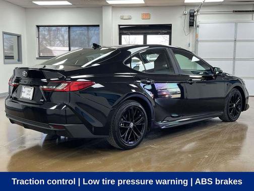Black 2025 Toyota Camry SE