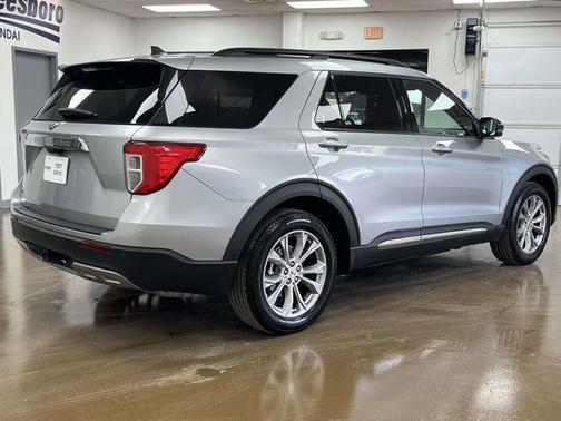 Iconic Silver Metallic 2024 Ford Explorer XLT