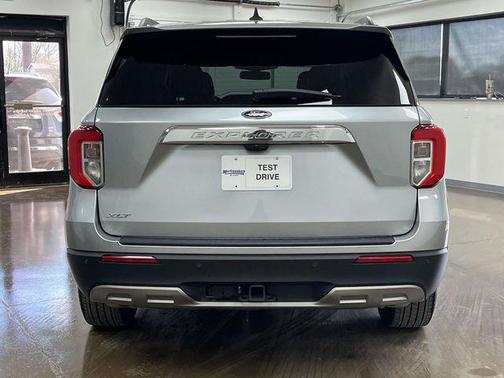 Iconic Silver Metallic 2024 Ford Explorer XLT