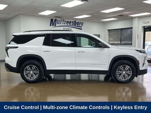 Summit White 2025 Chevrolet Traverse LT