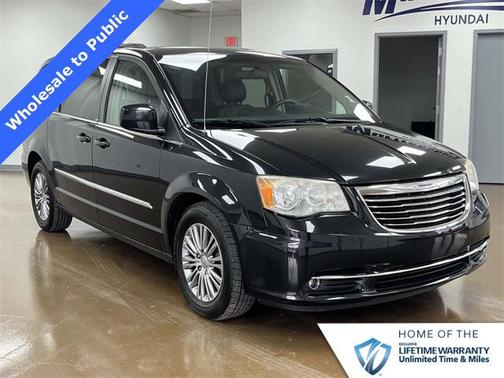 2014 Chrysler Town & Country Touring-L