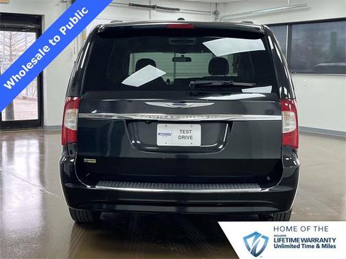 2014 Chrysler Town & Country Touring-L