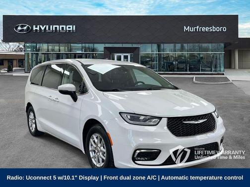 Bright White Clearcoat 2023 Chrysler Pacifica Touring L