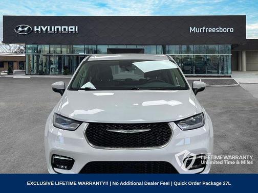 Bright White Clearcoat 2023 Chrysler Pacifica Touring L