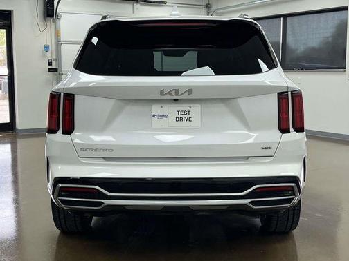 2023 Kia Sorento SX