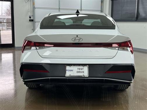 2025 Hyundai ELANTRA SEL