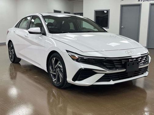 2025 Hyundai ELANTRA SEL