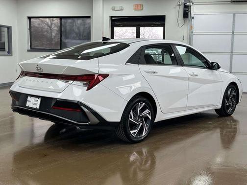 2025 Hyundai ELANTRA SEL