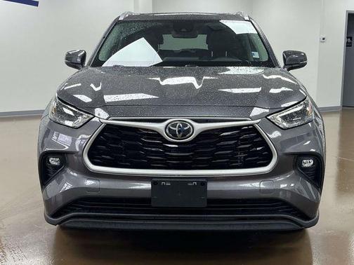 Magnetic Gray Metallic 2023 Toyota Highlander XLE