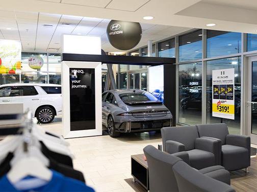 White Platinum Clearcoat Metallic 2018 Ford Taurus Limited