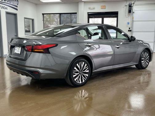 Gun Metallic 2024 Nissan Altima 2.5 SV