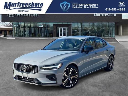 2024 Volvo S60 B5 Plus Dark Theme