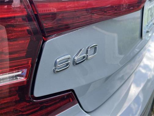 2024 Volvo S60 B5 Plus Dark Theme