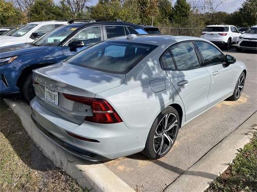 2024 Volvo S60 B5 Plus Dark Theme