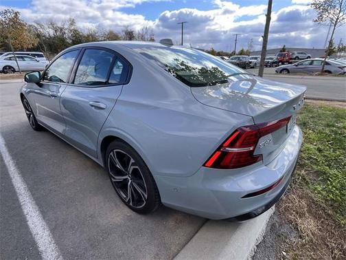 2024 Volvo S60 B5 Plus Dark Theme