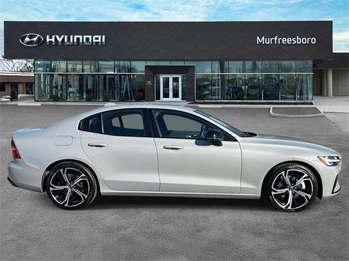 2024 Volvo S60 B5 Plus Dark Theme