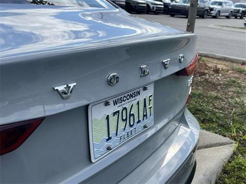 2024 Volvo S60 B5 Plus Dark Theme