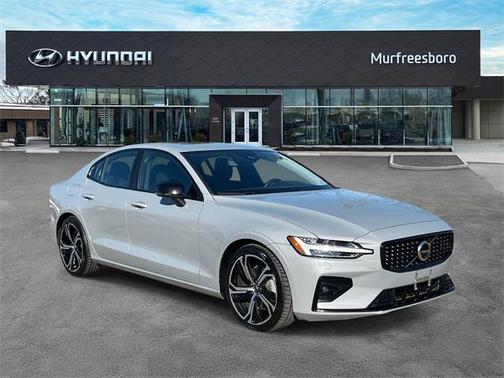 2024 Volvo S60 B5 Plus Dark Theme