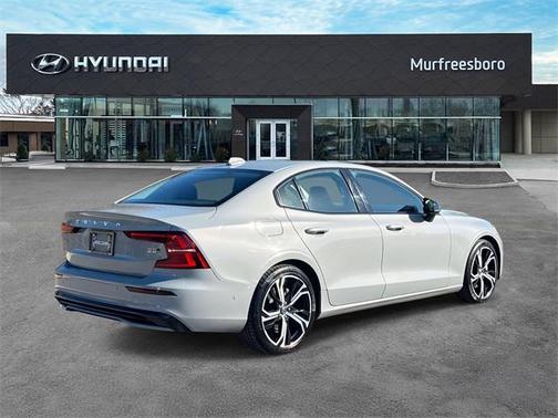 2024 Volvo S60 B5 Plus Dark Theme