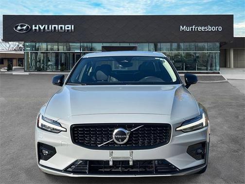 2024 Volvo S60 B5 Plus Dark Theme