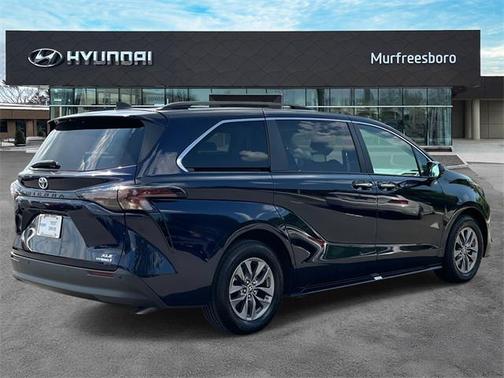 2023 Toyota Sienna XLE 7 Passenger