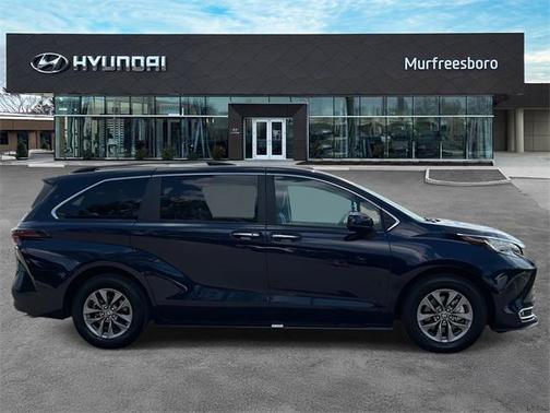 2023 Toyota Sienna XLE 7 Passenger