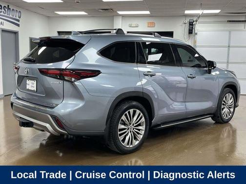 Moon Dust 2024 Toyota Highlander Hybrid Platinum