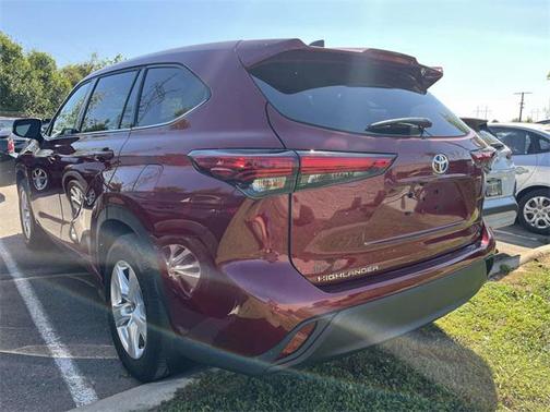 2022 Toyota Highlander LE