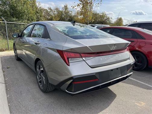 2025 Hyundai ELANTRA SEL