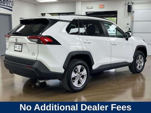 Ice 2023 Toyota RAV4 XLE