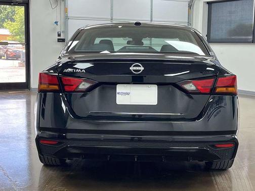 Super Black 2025 Nissan Altima 2.5 SV