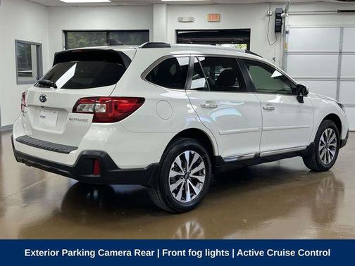 Crystal White Pearl 2019 Subaru Outback 2.5i Touring