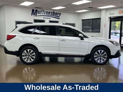 Crystal White Pearl 2019 Subaru Outback 2.5i Touring