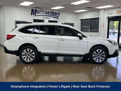 Crystal White Pearl 2019 Subaru Outback 2.5i Touring