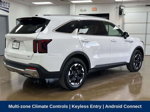 Glacial White Pearl 2024 Kia Sorento S