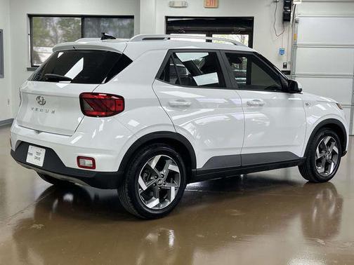 2022 Hyundai VENUE SEL