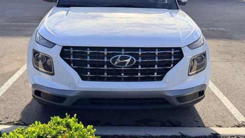 Ceramic White 2022 Hyundai VENUE SEL