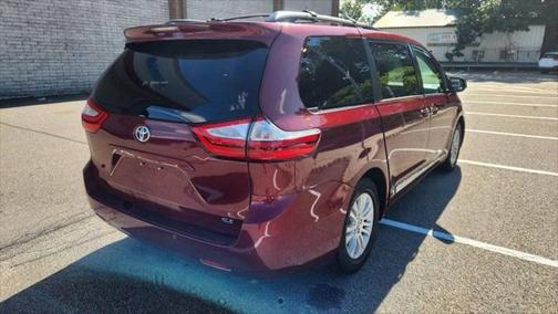 2017 Toyota Sienna XLE