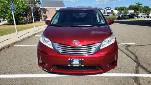 2017 Toyota Sienna XLE