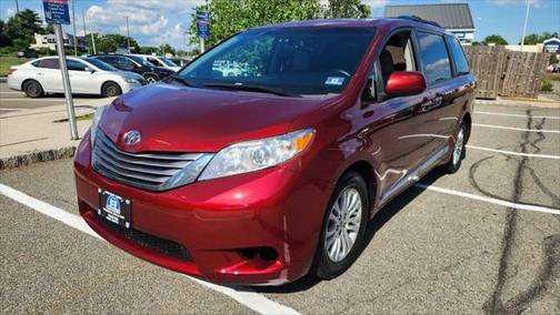 2017 Toyota Sienna XLE