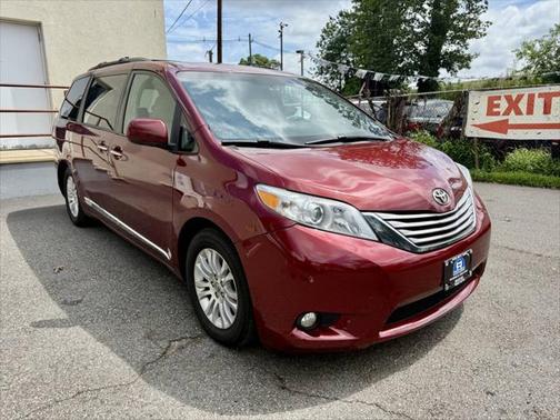 2017 Toyota Sienna XLE