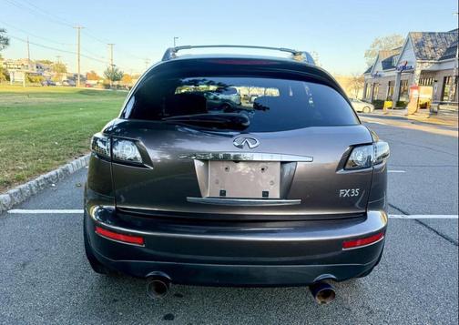 2005 INFINITI FX35 Base