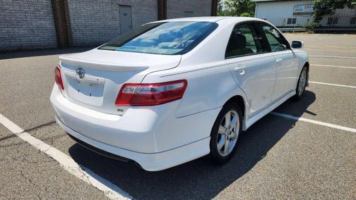 White 2009 Toyota Camry SE