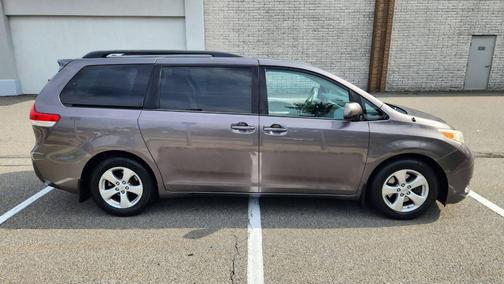 2013 Toyota Sienna LE